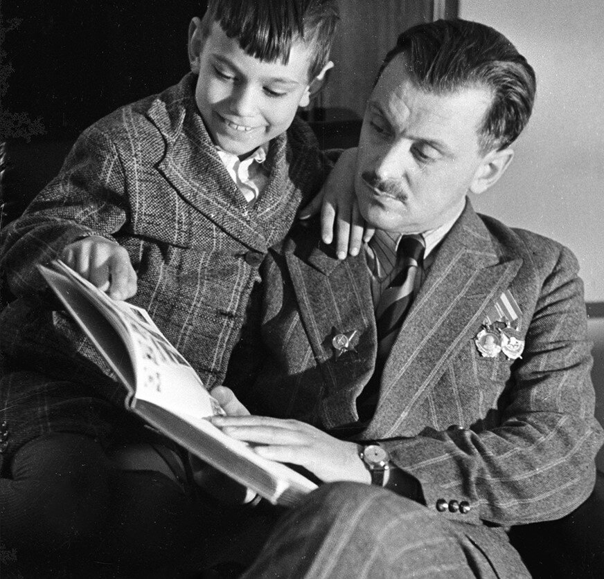 Никита Михалков с отцом Сергеем Михалковым