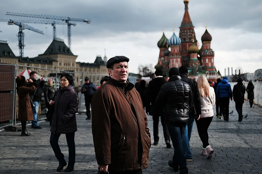 Есть ли жизнь в россии. Москвичи люди. Современные москвичи люди. Москва и москвичи. Москвичи люди Москва.