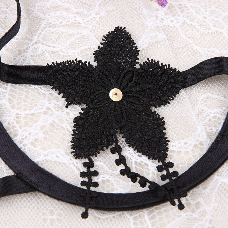 Кружевное белье с зажимами для сосков