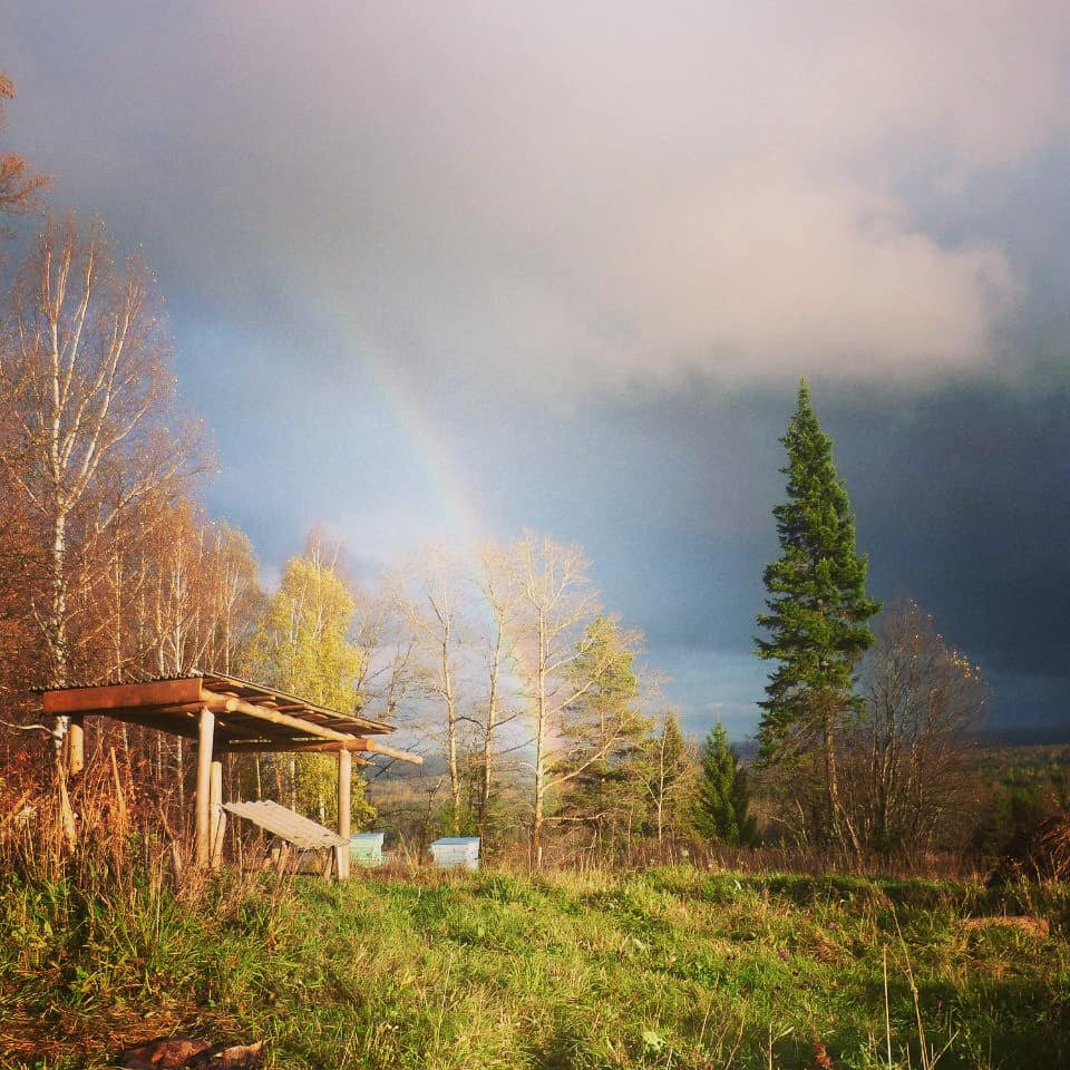 А вот и радуга, правда на фото плохо видно