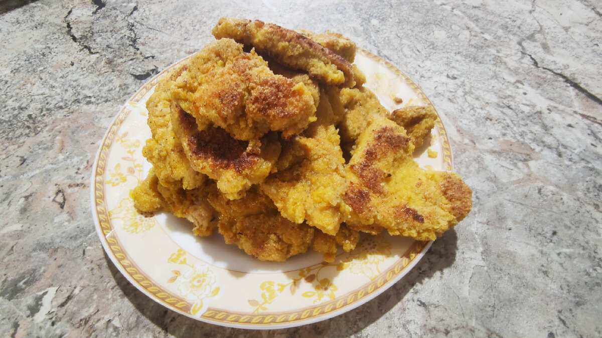Аппетитная курочка в панировке. 
