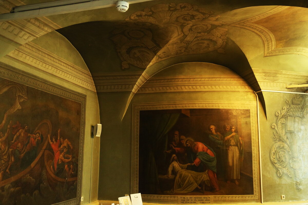 Роспись стен.