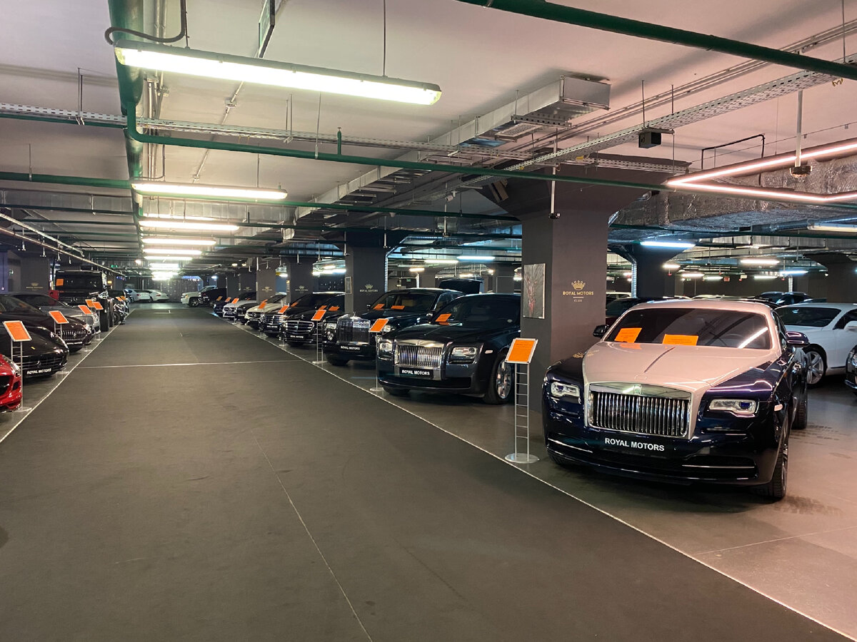 Один из самых модных неофициальных дилеров "Royal Motors" Москва, Кутузовский проспект