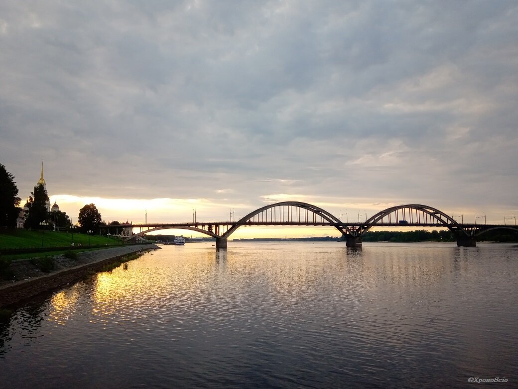 В каком году построили рыбинский мост