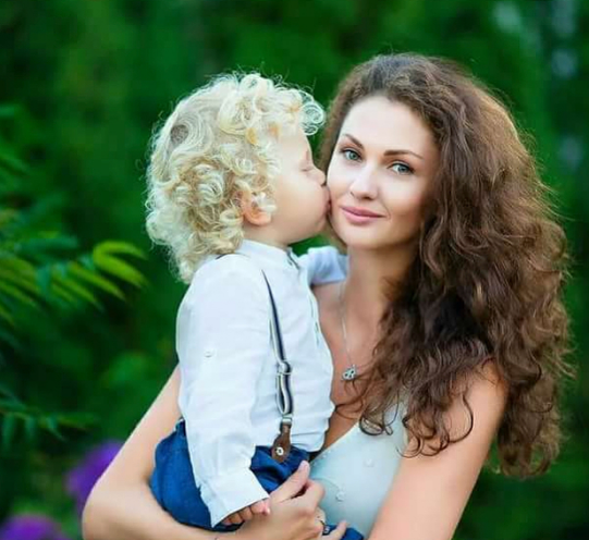 Сын Игоря Акинфеева Данил со своей мамой Екатериной Герун