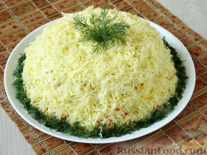 куриное филе, яйца, яблоко, морковь, сыр, майонез