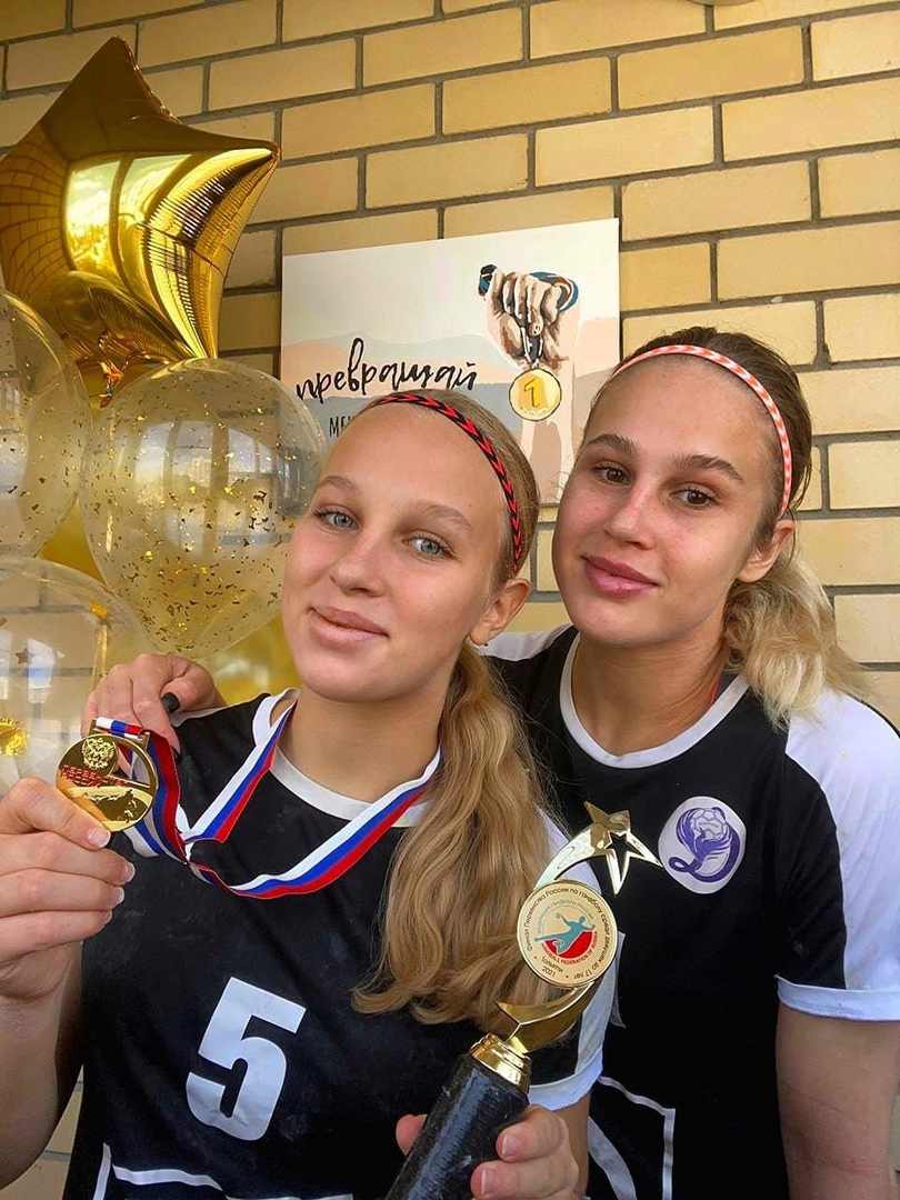 Сестры Иванна и Дарья Стаценко 