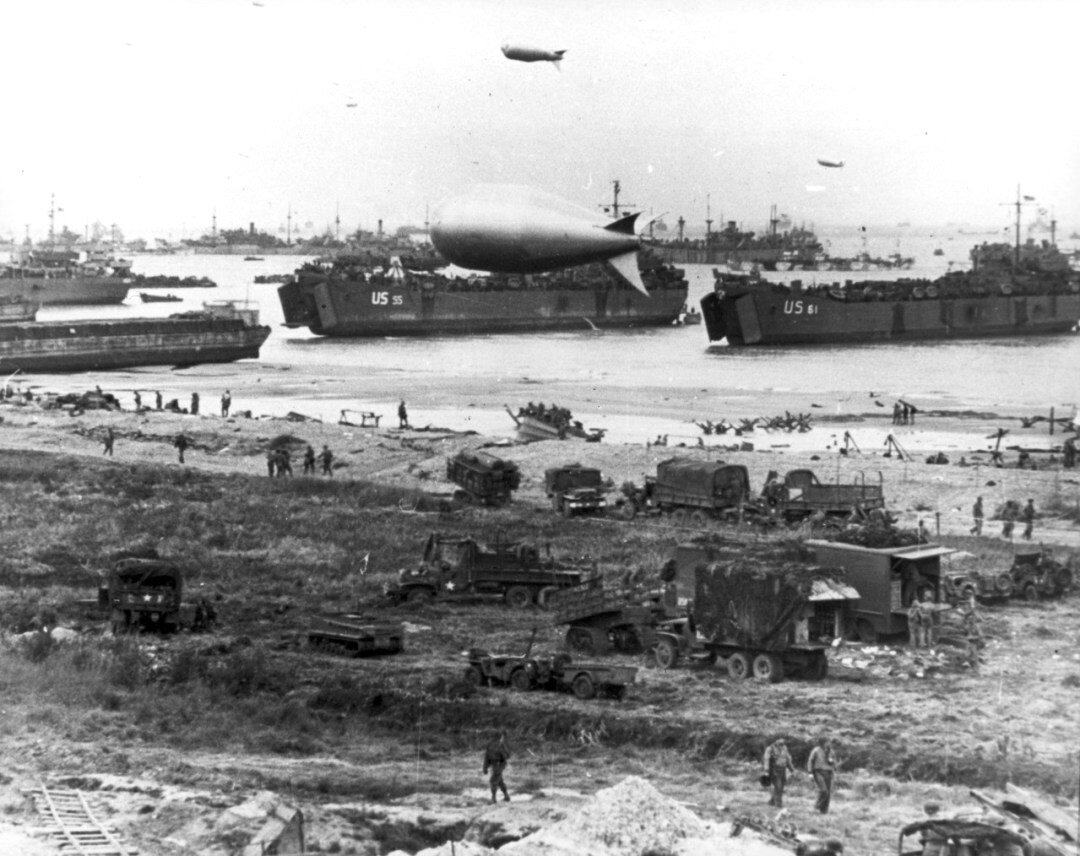 Высадка англо-американских войск на пляж Arromanches в Нормандии. 6.06.1944 г.