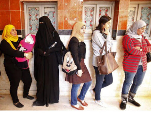 Женщины в Египте очень разные. Конечно, непокрытые - редкость. 