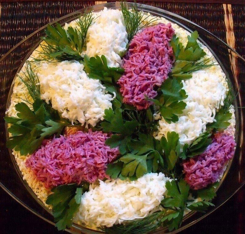 Салат "Сирень" с консервой, украсит любой праздничный стол и порадует своим вкусом гостей. 