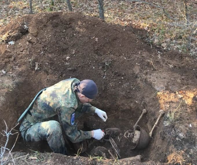 Поисковики на местах боев в районе Мекензиевых гор. Источник: bbratstvosev.ru