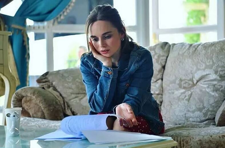 Дарья Плахтий (Екатерина) в мини-сериале "Часы с кукушкой" (2019) 