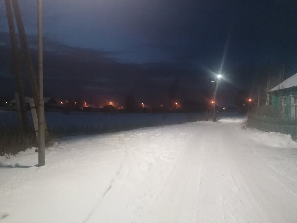 Когда вечером идёшь с работы домой. 