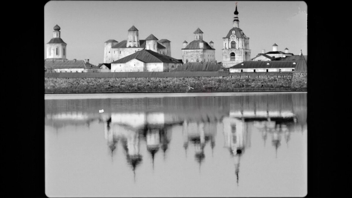 Звучащие в фильме байки об условиях содержания в Соловецком монастыре до революции могут быть отдельными сюжетами для ужастика. Кадр из т/с «Обитель». 