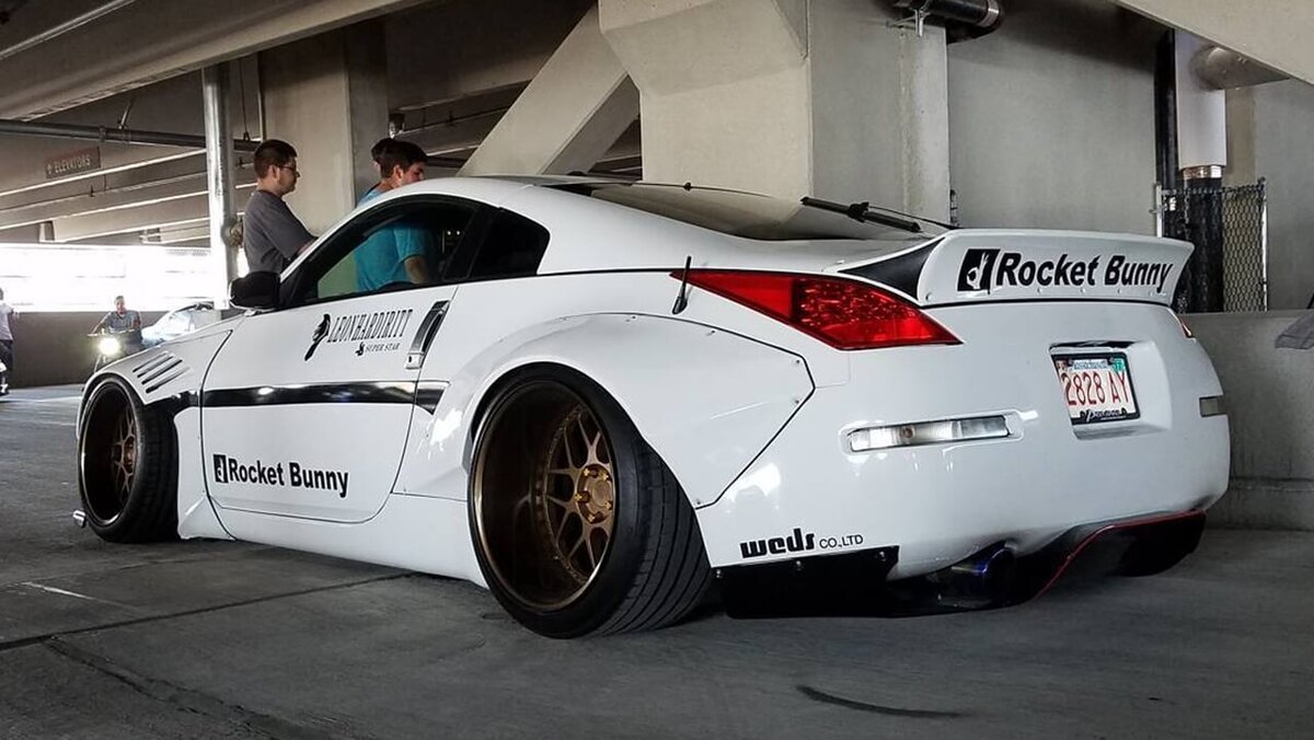 Nissan - 350Z в обвесах Rocket bunny.