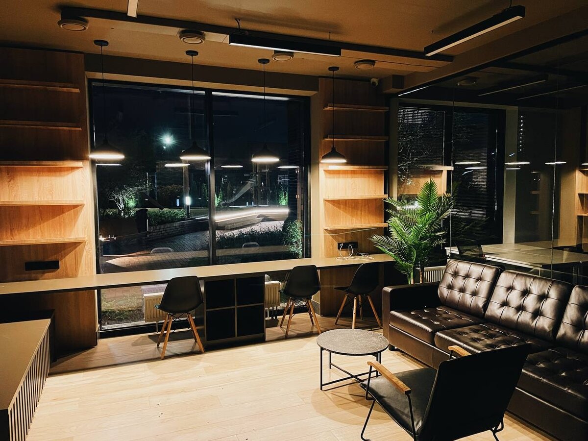 Реальные фотографии коворкинга с видом на двор-сад в ЖК «Достояние на Чапаева» от «Мармакс»