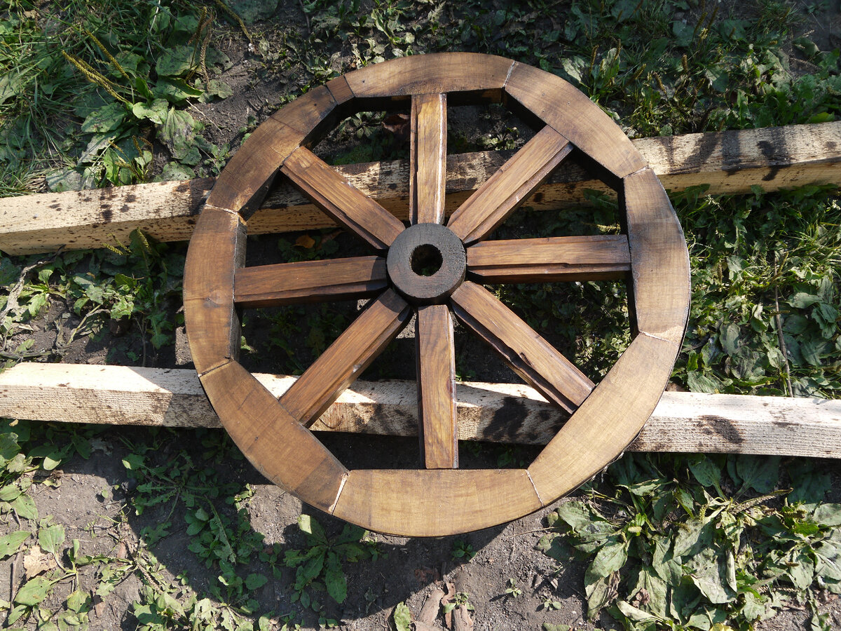 Люстра из колеса от телеги — лучшие модели и инструкция по изготовлению