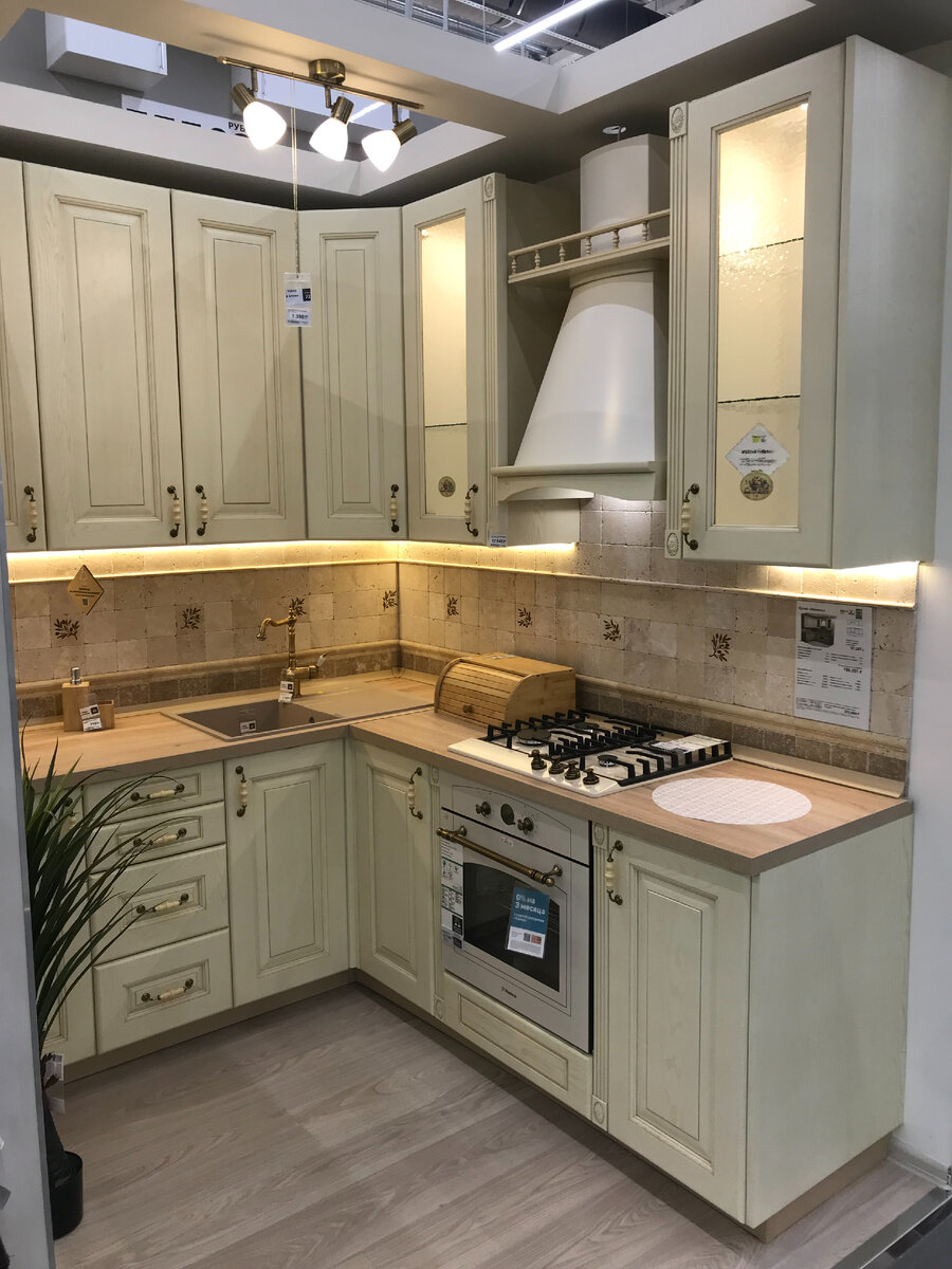 До отдела кухни мы еще дойдем)