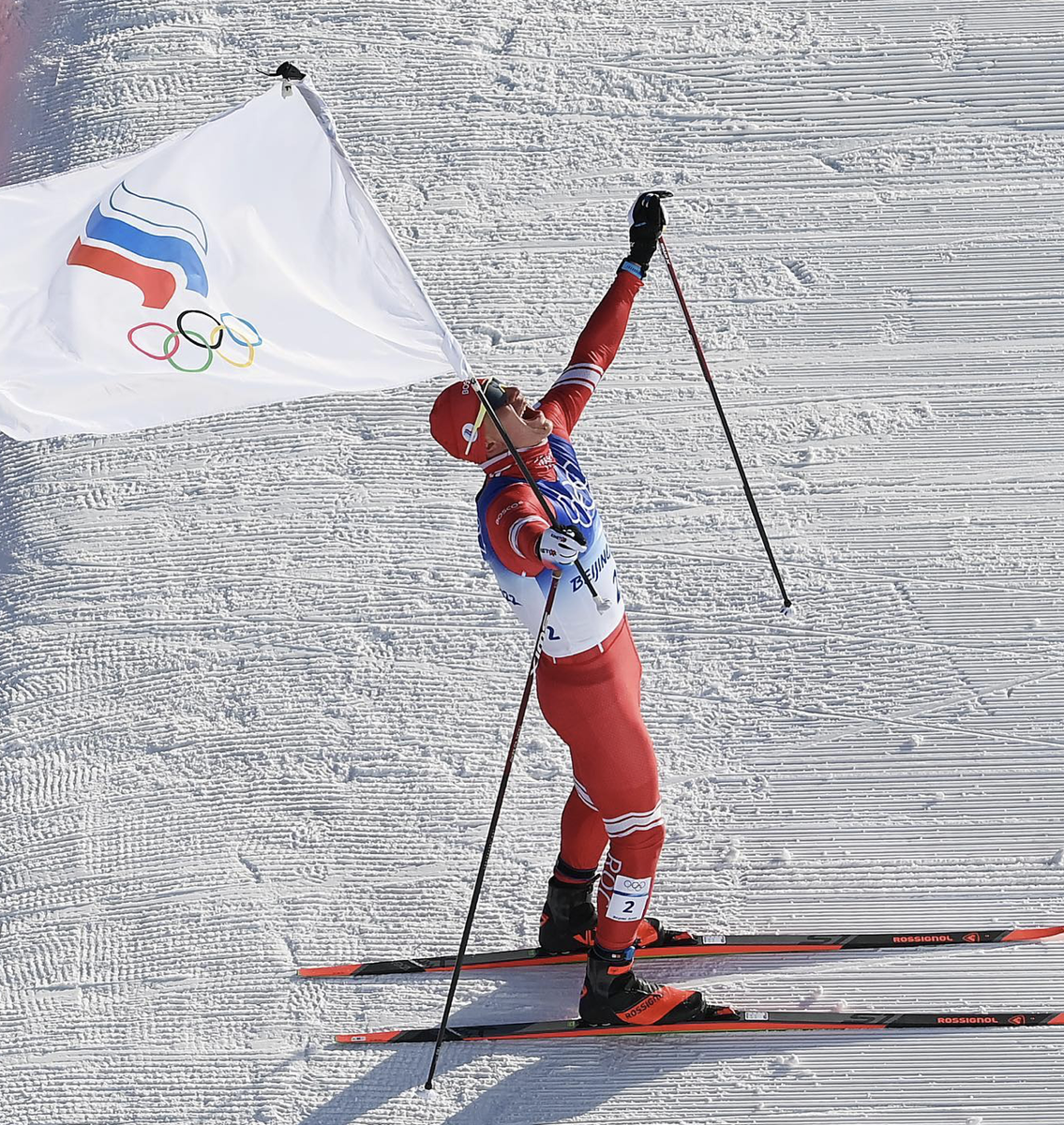 Олимпийский чемпион Александр Большунов на финише. 