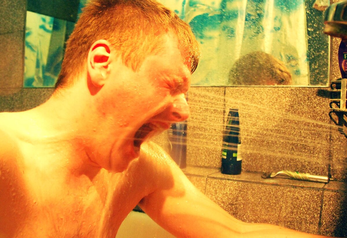 Принимайте контрастный душ каждое утро 