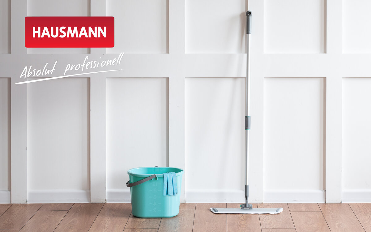 В комплекте со шваброй Hausmann Profi Home вам может пригодиться ведро Hausmann на 15 л из ударопрочного пластика с удобной и приятной на ощупь ручкой «soft touch». Внутри ведра есть мерная емкость для дозирования моющего средства.