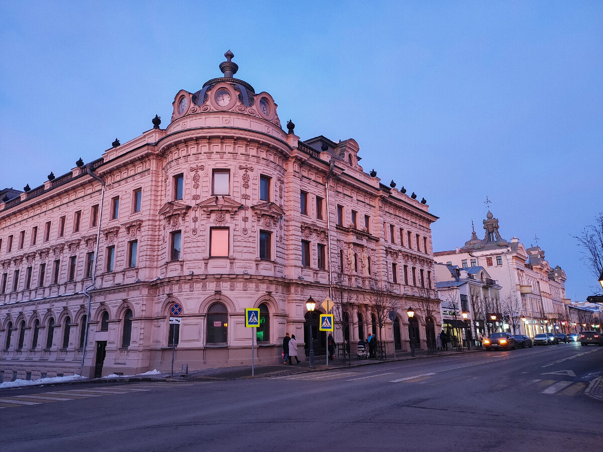 Александровский пассаж. Построен в 1880—1883 годах.