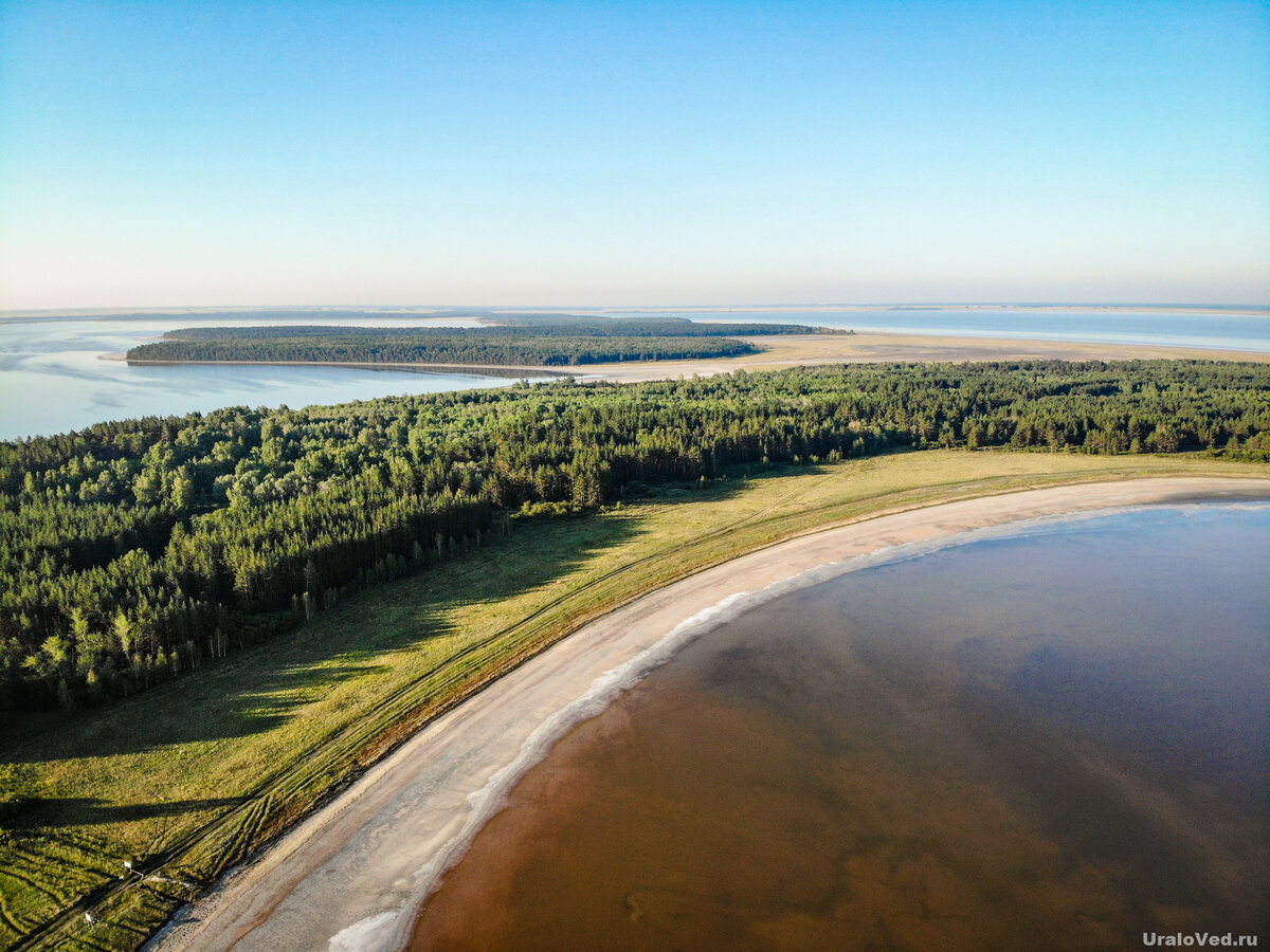 Медвежьи озера на машине. Озеро Медвежье Курганская. Курорт озеро Медвежье Курганская область. Санаторий озеро Медвежье Курганская область.
