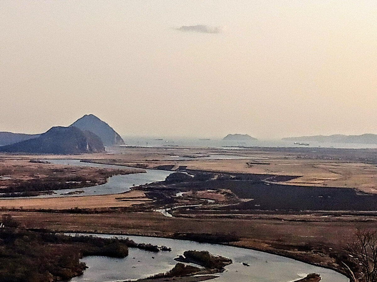 Залив Находка, горы Брат и Сестра, о. Лисий.