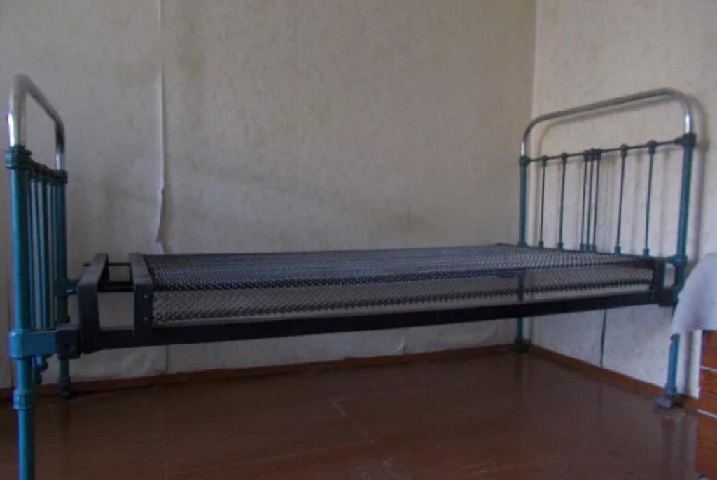 Фото из интернета, кровать вполне похожа... 