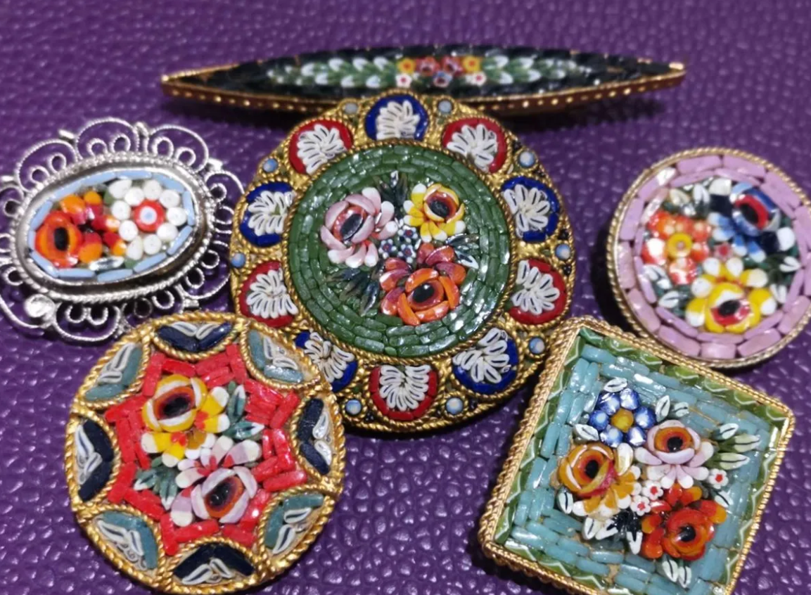 Броши Италия