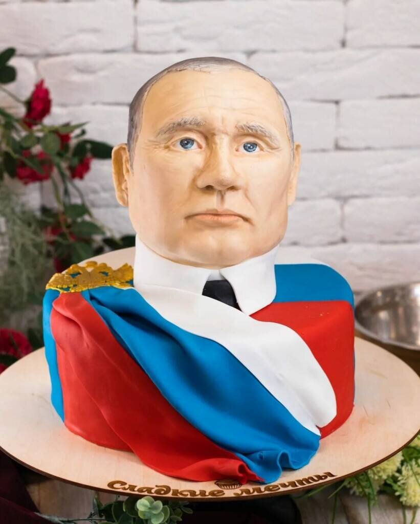 Торт «Путин», в отличие от торта «Наполеон», испекли всего один раз в Якутии ко Дню России 2020 года. Стоил он 6,5 тысяч рублей