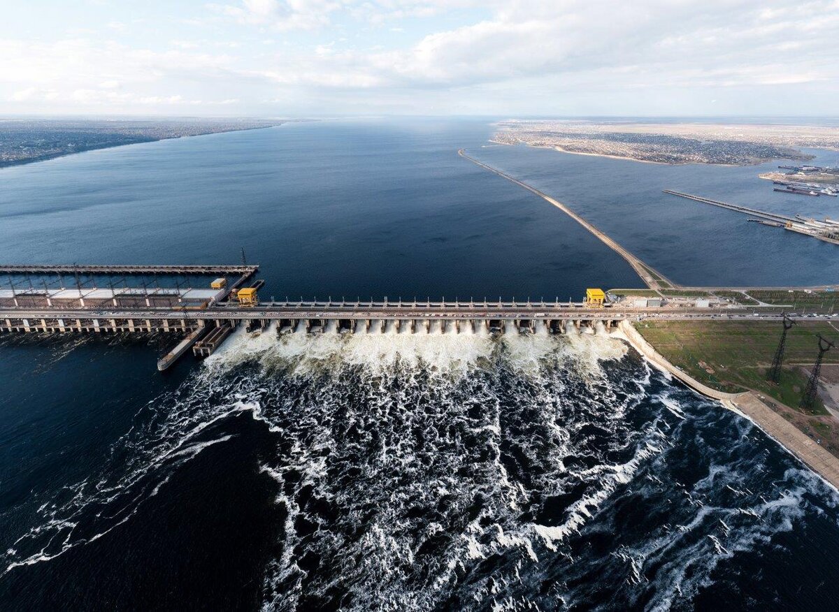 Русгидро волжская гэс сброс воды 2024. Волгоградское водохранилище ГЭС. Волжская ГЭС. Капанда ГЭС Ангола. Волжско-Камский Каскад водохранилищ.