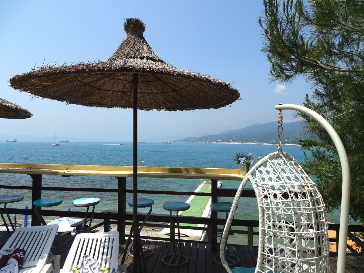 База отдыха Милана "Палуба" над пляжем