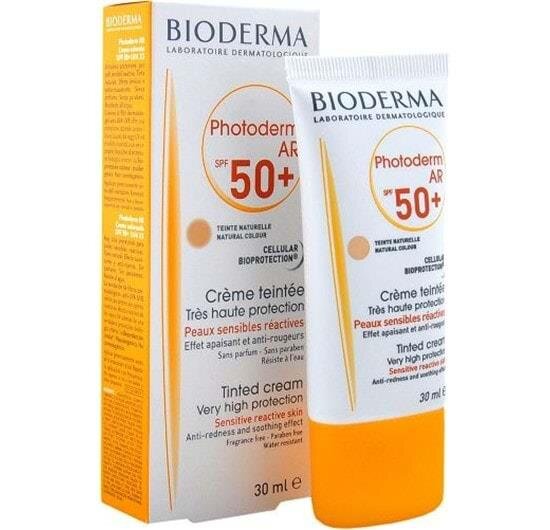 Крем Photoderm AR Spf 50+ с тональным эффектом от французской лаборатории Bioderma отлично подходит для тонкой и чувствительной кожи с капиллярной сетью сосудов и склонной к покраснениям. Продукт Photoderm AR имеет высокую степень защиты SPF 50+. Запатентованный комплекс Rosactiv успокаивает воспаленную кожу и снимает покраснения. Тональный крем визуально делает лицо ровным, скрывая мелкие неровности.