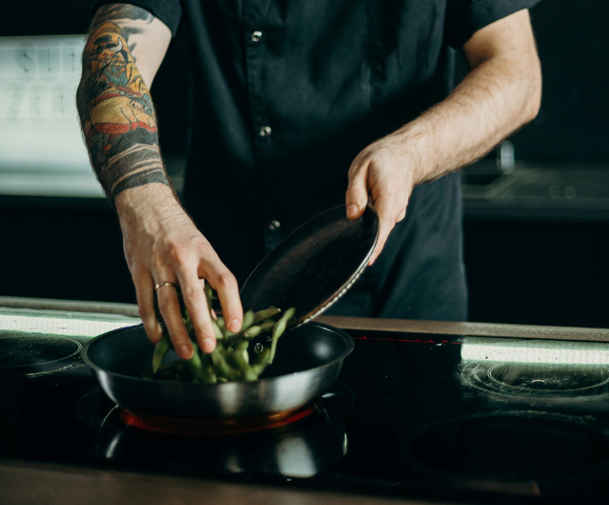 Фотограф: cottonbro: https://www.pexels.com/ru-ru/photo/3338675/