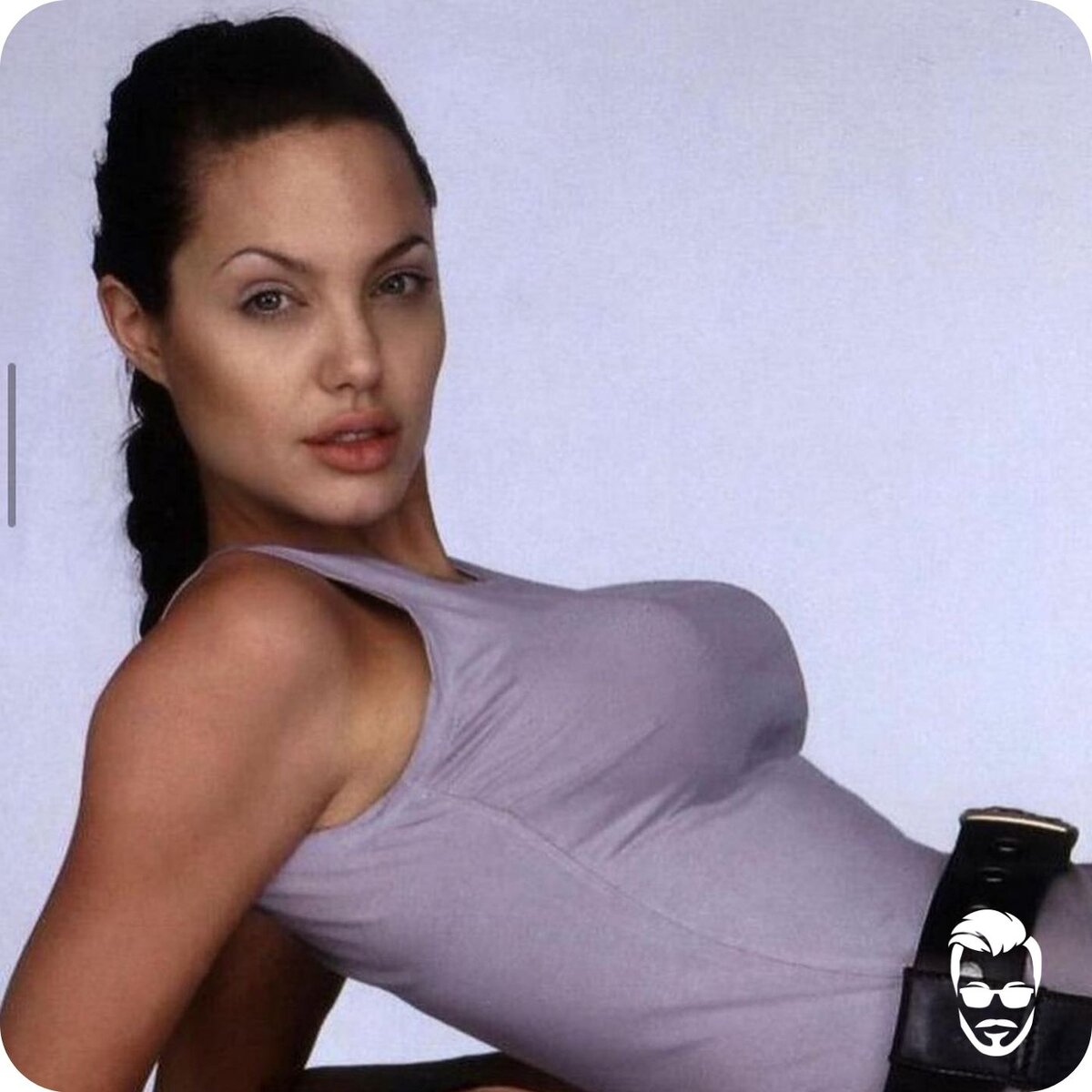 Лара Крофт (Анджелина Джоли)