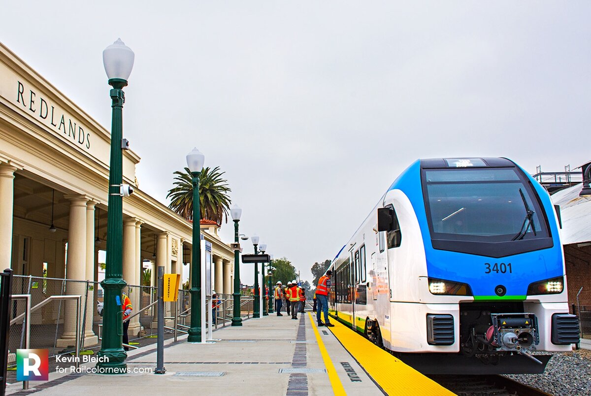 В Калифорнии начались тестовые заезды низкопольного дизель-поезда Stadler FLIRT — первого из трёх, заказанных транспортной администрацией округа Сан-Бернардино (SBCTA).