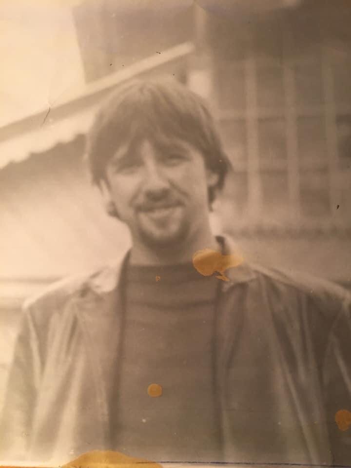 Эпизод 59. "Я Шаганов по Москве". За что я люблю эти фотографии, за то что их осталось немного от той эпохи. И каждая, несмотря на качество, документ, можно сказать. На снимке герой моего повествования Дмитрий.