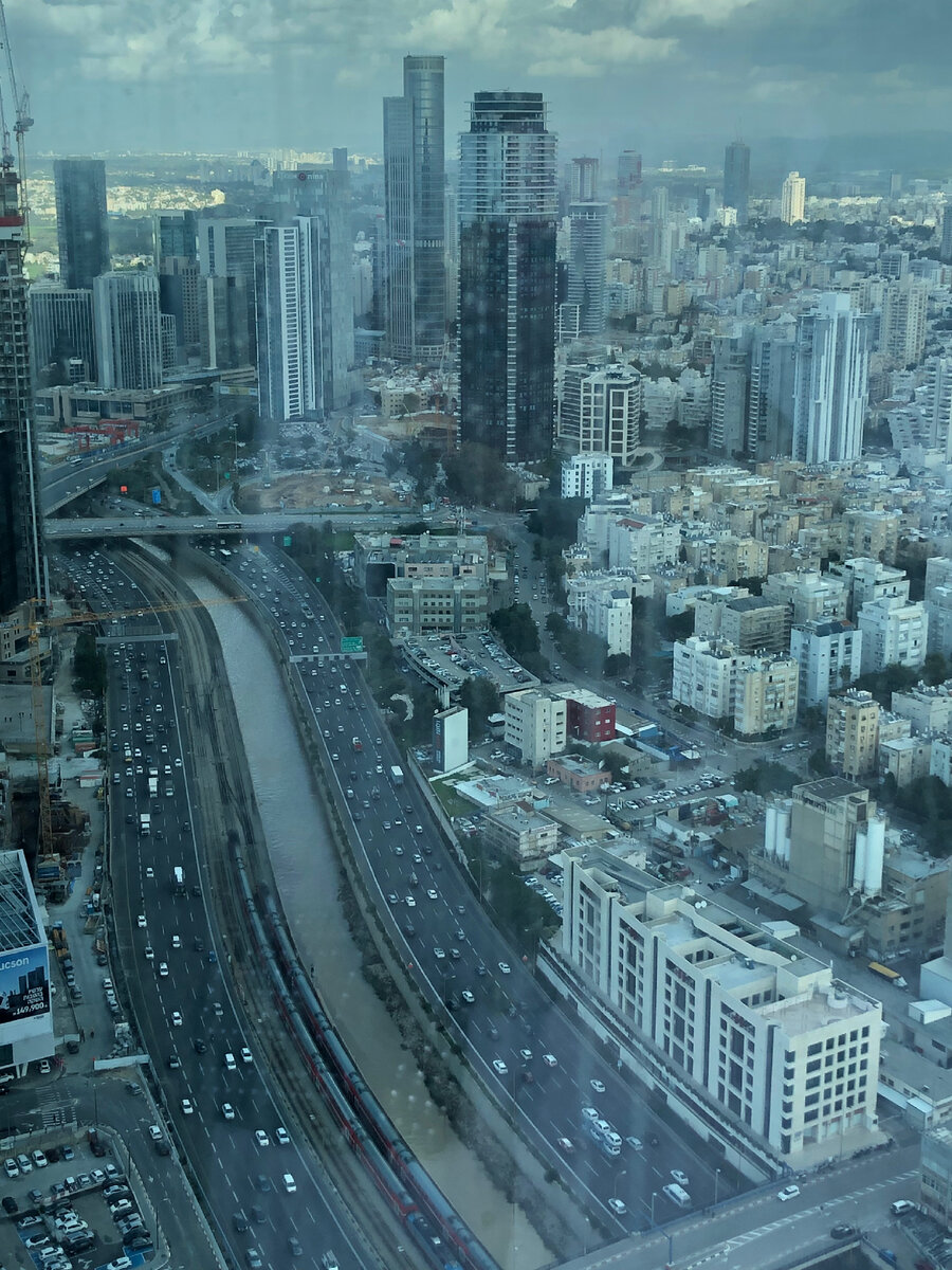 Израиль 2019 год , из архива нашла под фото с вечера встреч выпускников техникума . Их публиковать не буду , но подумала «спасибо технарю» , что жизнь моя сложилась так как сложилась и были путешествия , и муж умничка и красавчик. 