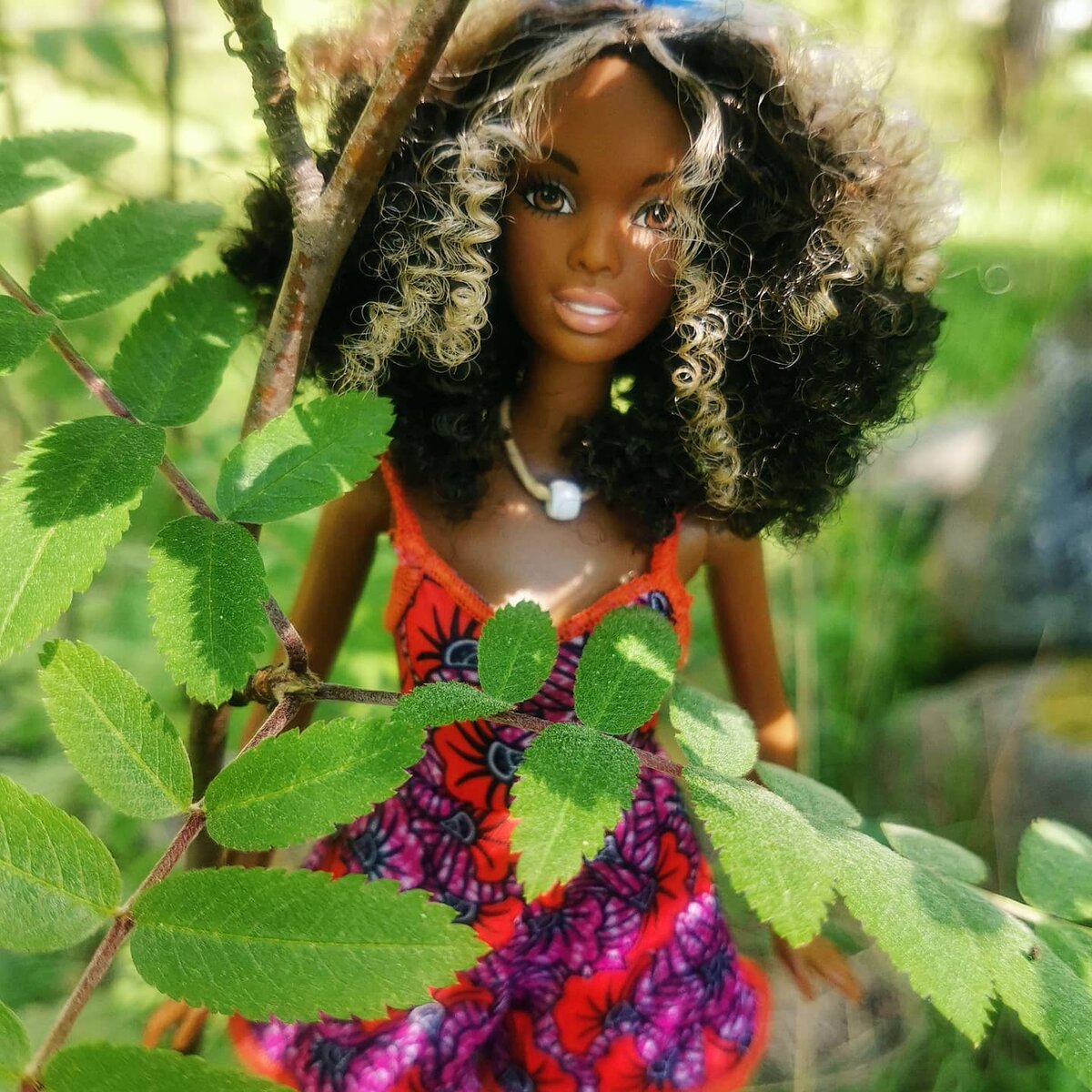 Афроамериканская кукла. Куколки чернокожие. Куклы смуглые. Темнокожая кукла с розовыми волосами.