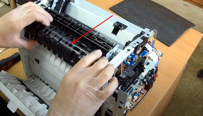 Фото 64. Освобождаем два желтых шлейфа