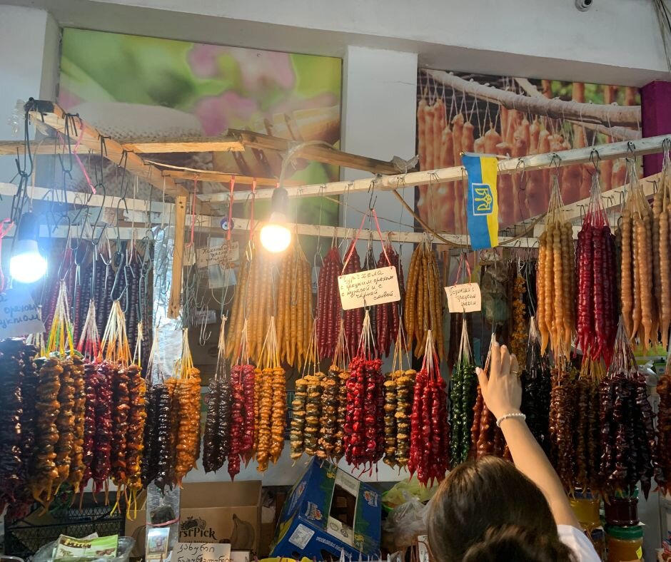 Огромный выбор чурчхел на любой вкус.