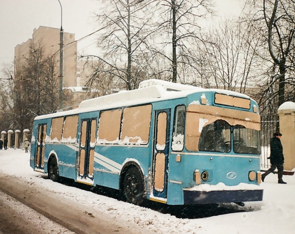 2001 год, 5-й троллейбусный парк имени И.И. Артамонова. Автор фото: Михаил Смирнов. Источник — transphoto.org