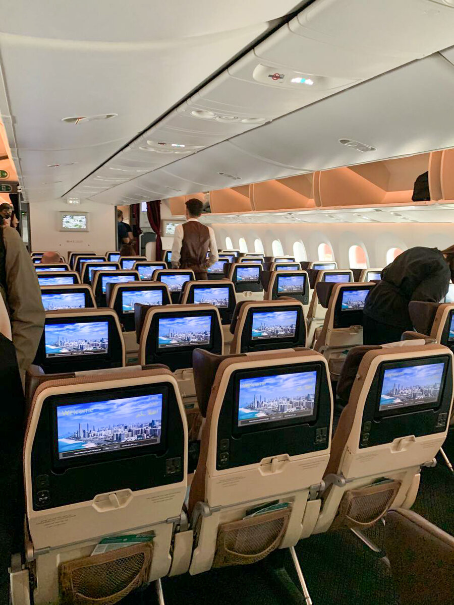 Интерьер тоже в бежевых цветах 