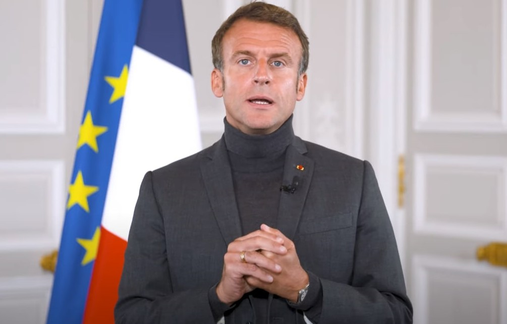 показушник Макрон