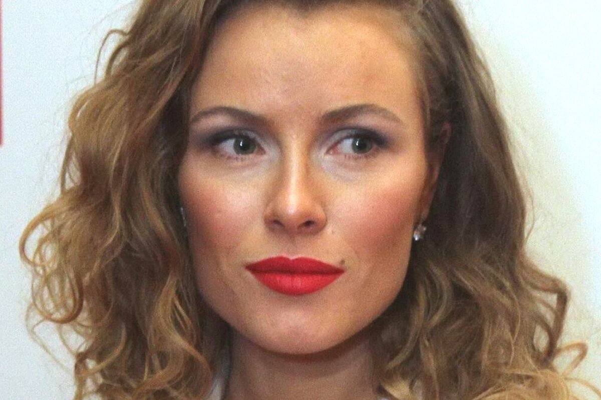     «Я закричала и бросила в него кресло»: звезда сериала «Триггер» заявила о домогательствах