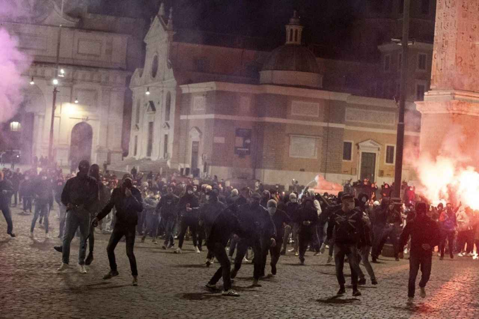Крайне правые. Антивоенные митинги. Неофашистский митинг в риме. Протесты в италии. Неофашистский митинг в риме.