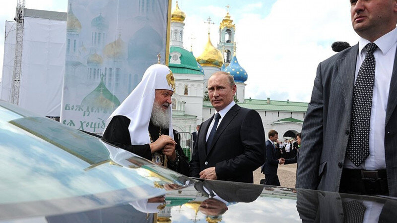     Владимир Путин с патриархом Кириллом в Сергиевом Посаде, 2014 год. kremlin.ru