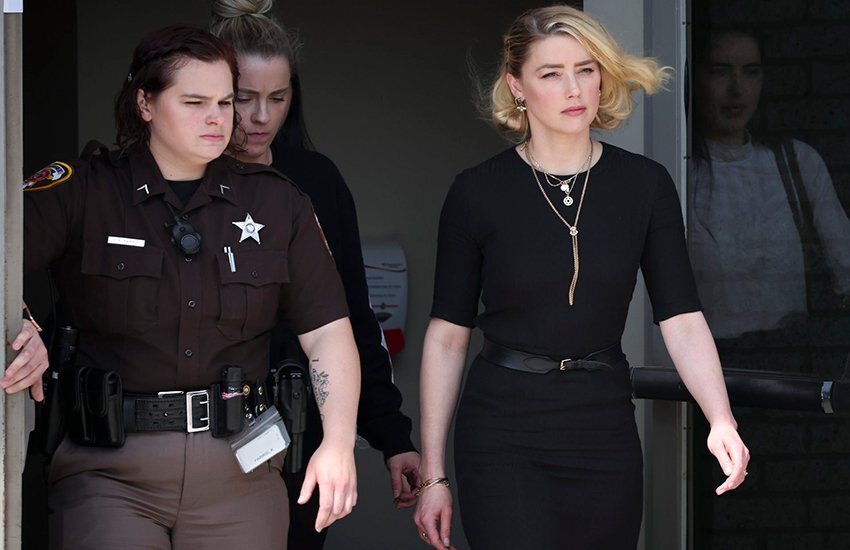 Эмбер Херд во время суда с Джонни Деппом. Фото из открытых источников Интернета