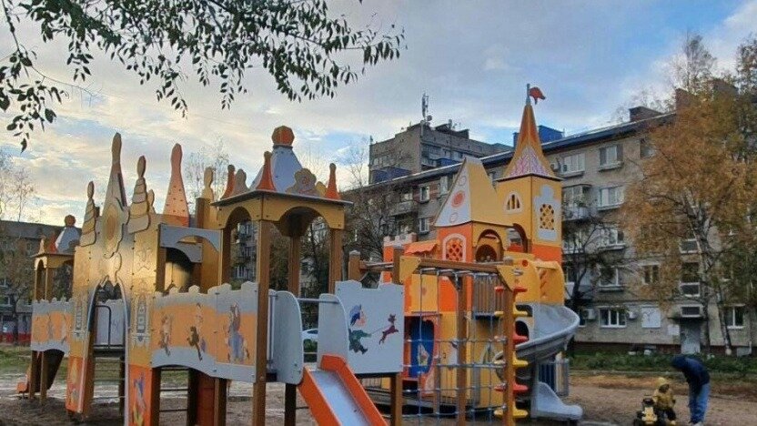     В Железнодорожном районе они осмотрели придомовые территории, попавшие в программу «1000 дворов на Дальнем Востоке».